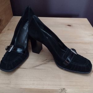 Cute pair of Franco Sarto pumps